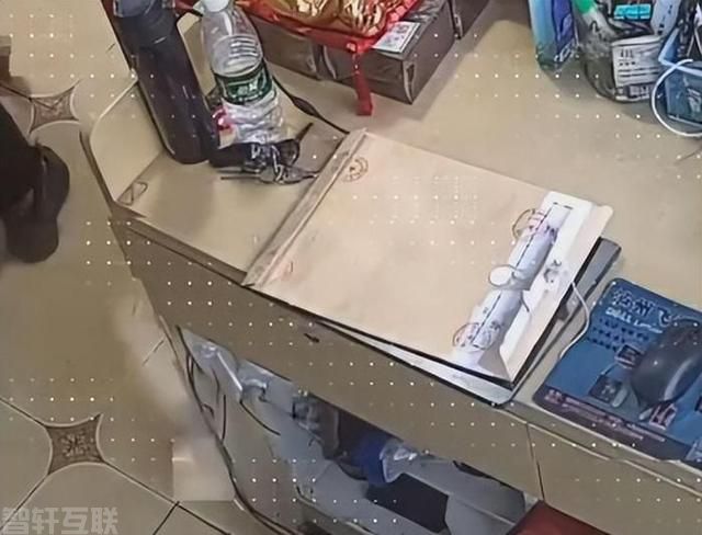 母亲私拆女儿档案引发关注:亲子关系中的隐私和尊重问题(1) 母亲私拆女儿档案引发关注:亲子关系中的隐私和尊重问题(1)