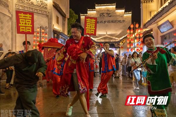  醉嗨夜洪江：夜间啤酒狂欢节盛况空前(图3)