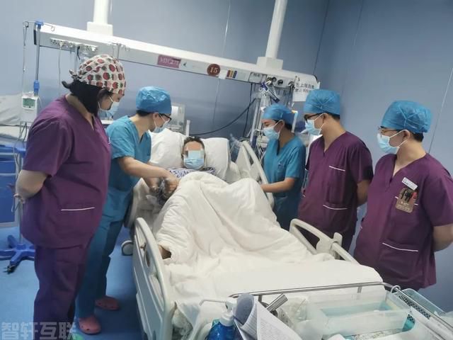  **黔南州中医医院成救治一名重症肺炎患者**(图2)