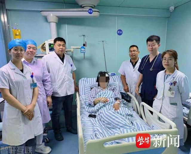  白肺症状：重症感染罕见病例(图1)