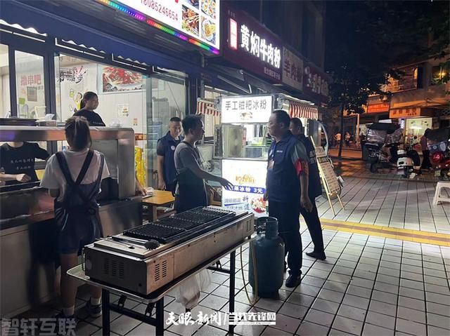  夜市经济保驾护航，务川县消防工作站加强夜间巡查(图2)