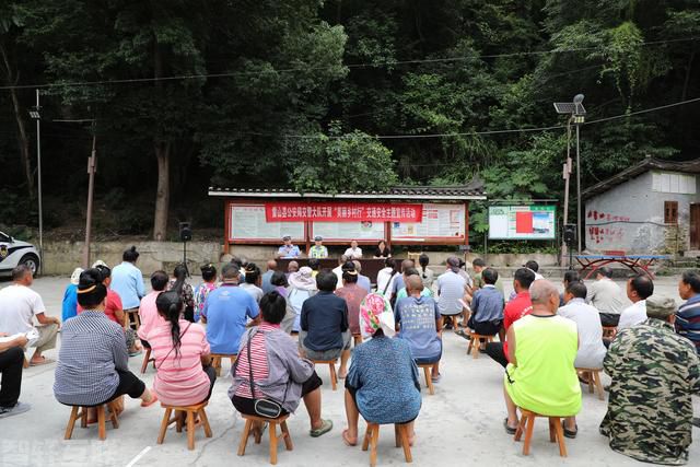  交通安全宣传活动在雷山县丹江镇乌秀村引起热烈反响(图2)