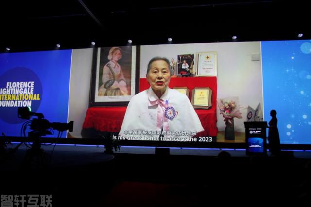  章金媛：坚守护理岗位 服务社区的护士英雄(1)