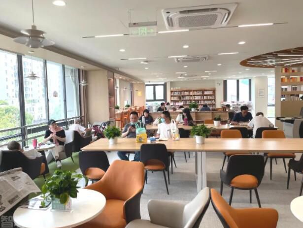 长白新村街道图书馆焕新:打造温馨和谐的阅读空间(1) 长白新村街道图书馆焕新:打造温馨和谐的阅读空间(1)