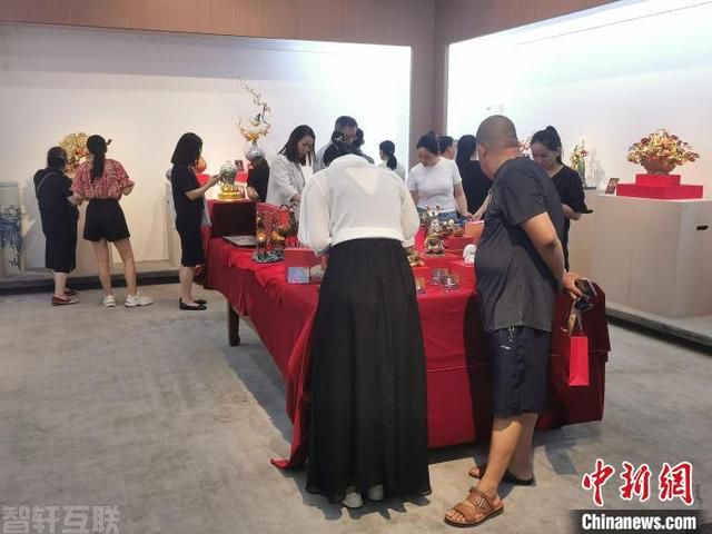  融合传统与现代，华夏珍宝博物馆展现非遗工艺美术作(图3)