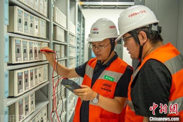 成都东站新信号楼成功完成信号软件换装和场景试验(2) 成都东站新信号楼成功完成信号软件换装和场景试验(2)