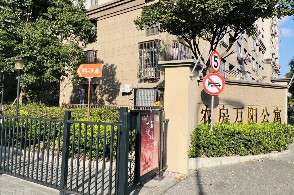 万阳公寓大门改造提升居民安全与便利(2)  万阳公寓大门改造提升居民安全与便利(2)