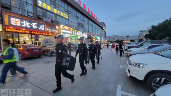  构建平安防线：化隆县公安局特巡警大队加强夏季治安(图1)