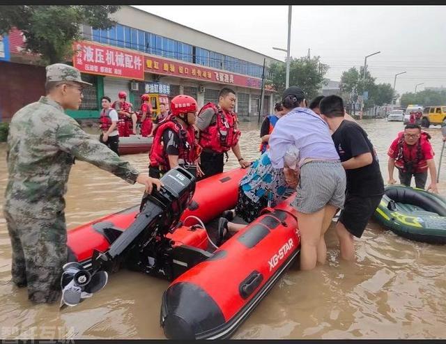  中国青年志愿者奔赴救援一线，助力灾区抗洪抢险(图1)