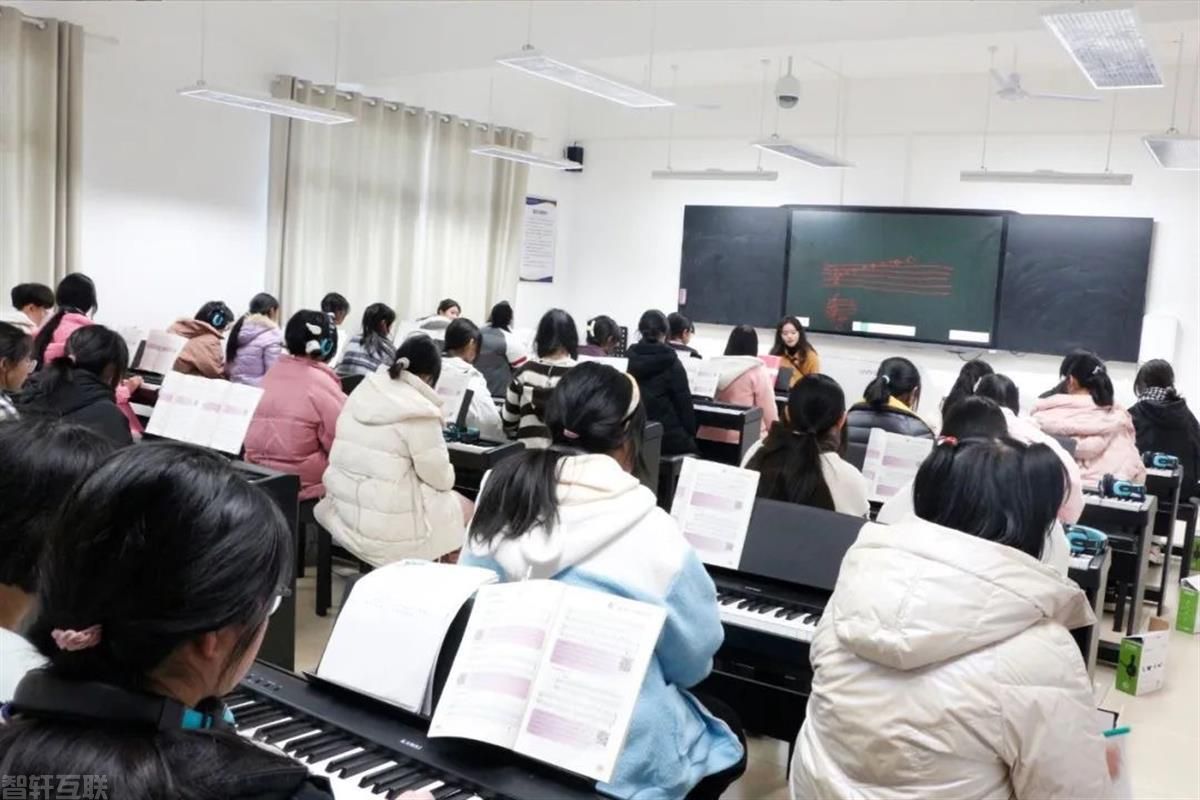  长江大学创新港智慧教室项目启动，智慧教室管理系统助力教学创新与升(图1)