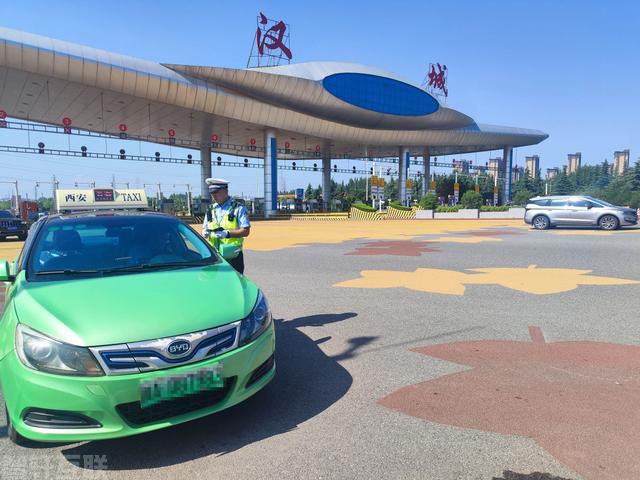  西安市出租汽车“带上安全”通行高速公路活动(图2)