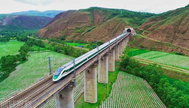  中国铁路完成固定资产投资3713亿元，同比增长7(图1)